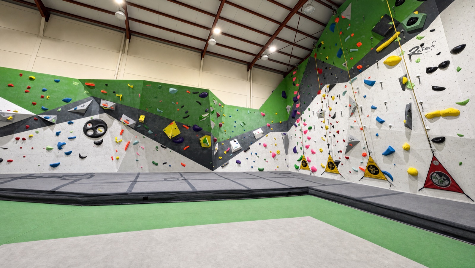 Instalaciones en Born to Climb (foto de stock, ilustrativa)